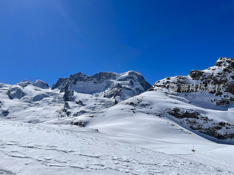 Beautiful mountain panorama in the Swiss Alps with snow covered mountains.